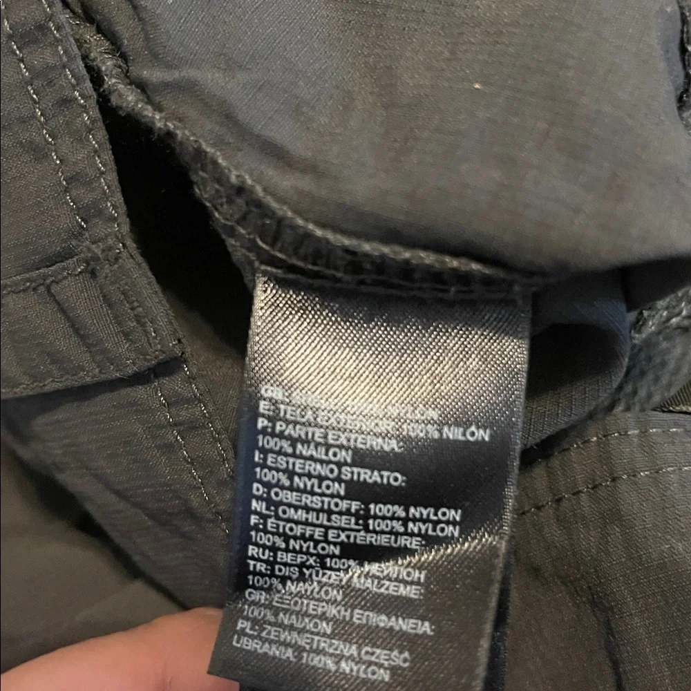 The North Face Men's gray Cargo Shorts light weight hiking outdoors size 36